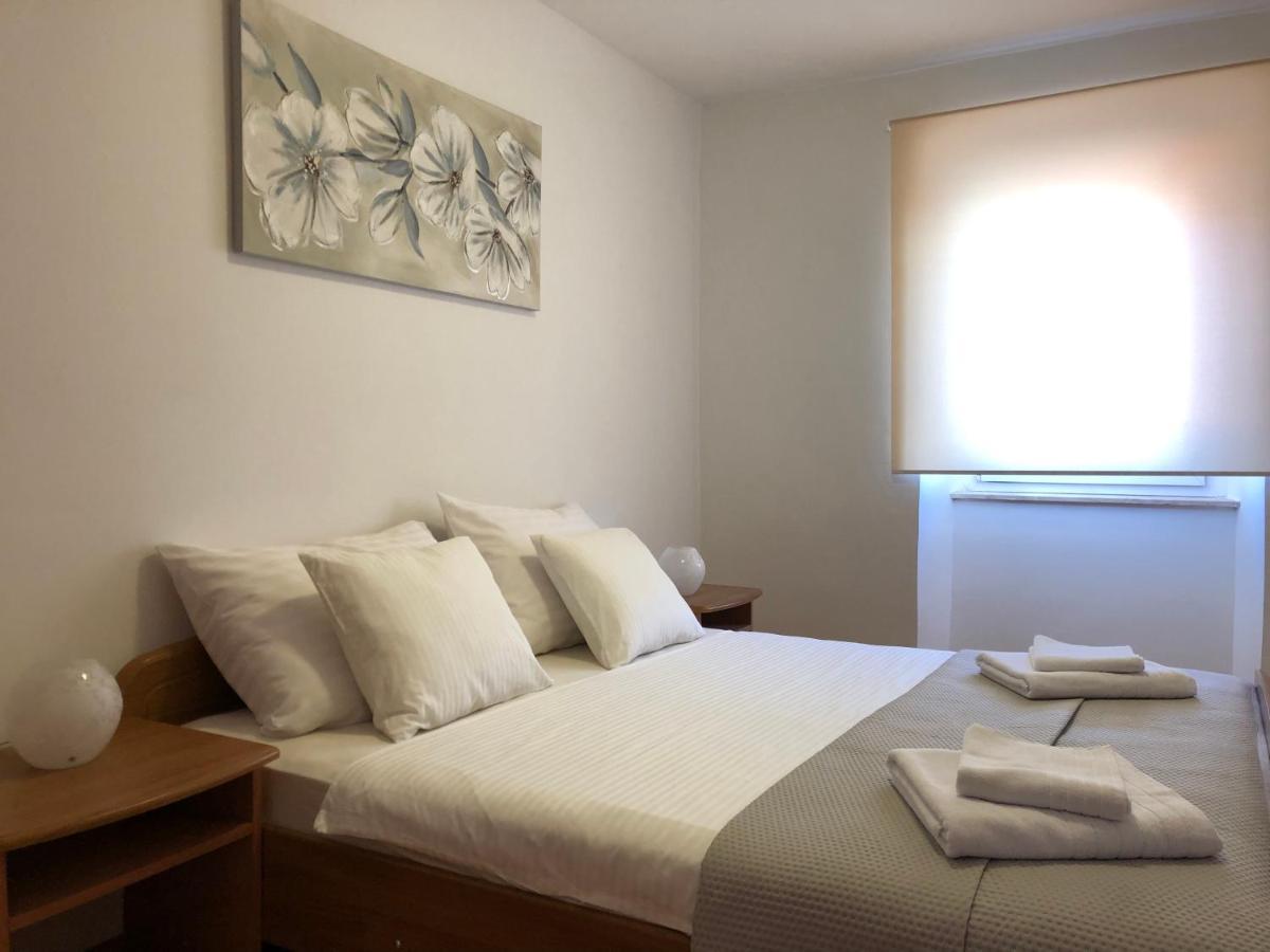 Apartments Ivana Rab Раб Екстериор снимка