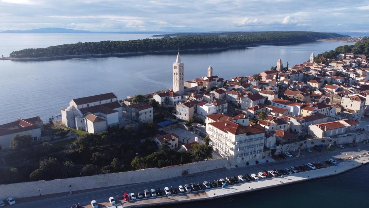 Apartments Ivana Rab Раб Екстериор снимка