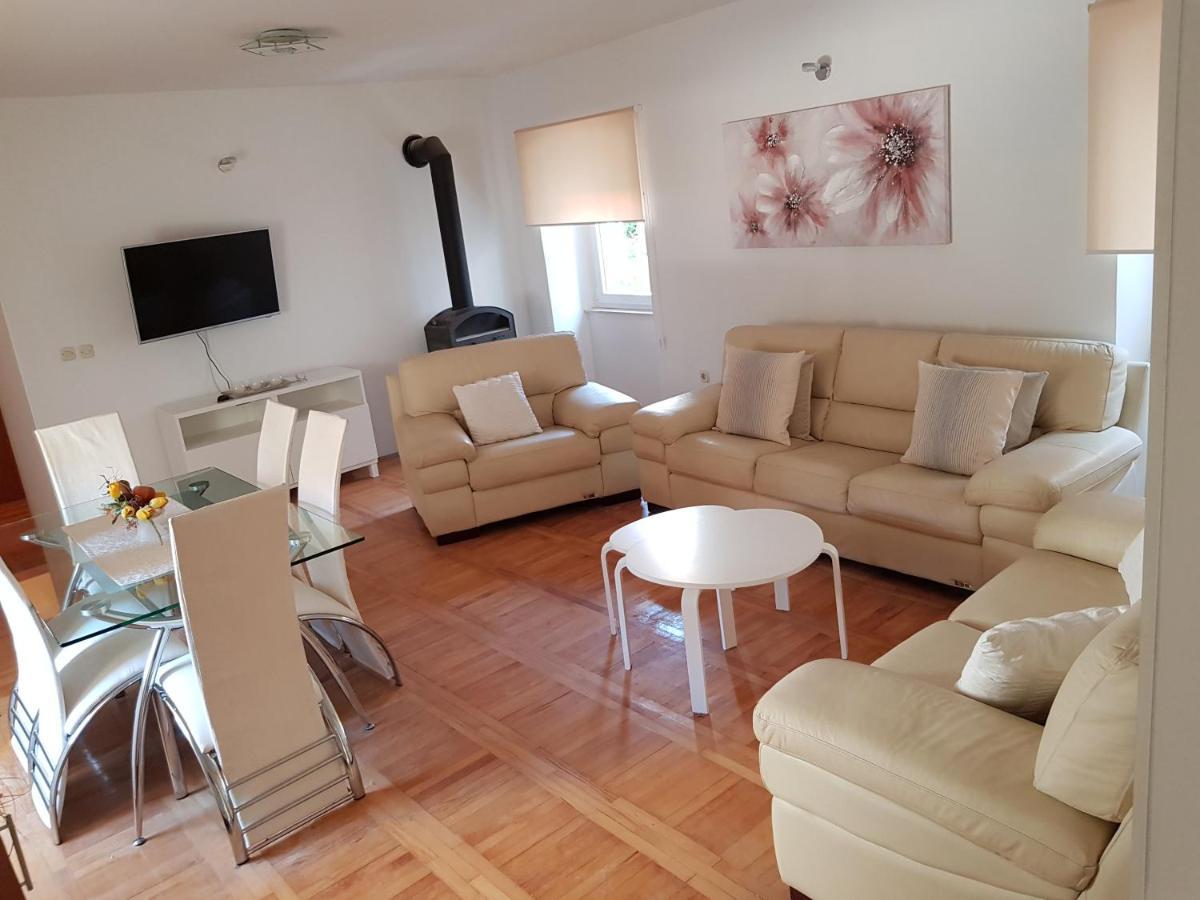 Apartments Ivana Rab Раб Екстериор снимка