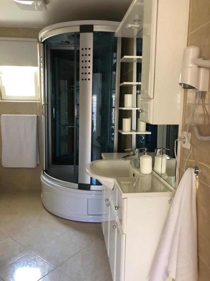 Apartments Ivana Rab Раб Екстериор снимка