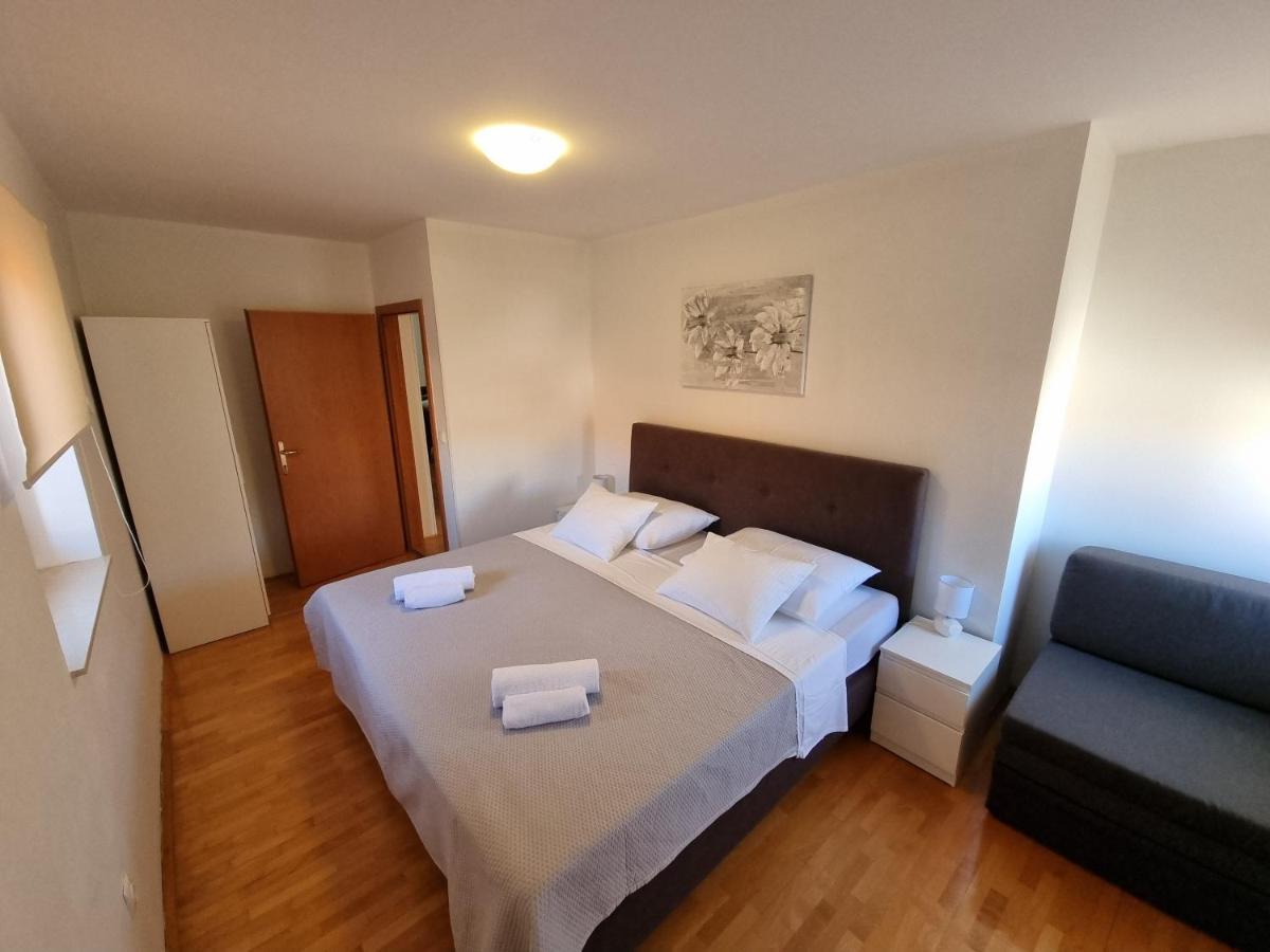 Apartments Ivana Rab Раб Екстериор снимка